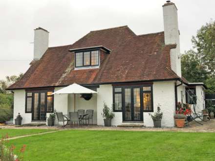 The Close, Off Huggetts Lane, Eastbourne, BN22 0LJ