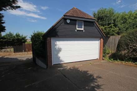 The Close, Off Huggetts Lane, Eastbourne, BN22 0LJ, Image 35