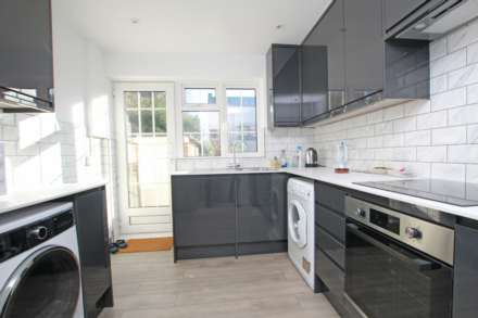 Chesterfield Gardens, Eastbourne, BN20 7NJ, Image 2