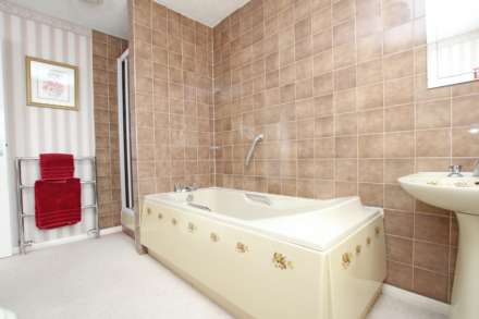 Oxendean Gardens, Eastbourne, BN22 0RS, Image 17