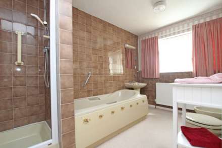 Oxendean Gardens, Eastbourne, BN22 0RS, Image 8