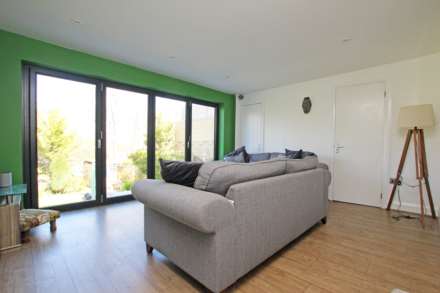 Kings Avenue, Eastbourne, BN21 2PE, Image 16