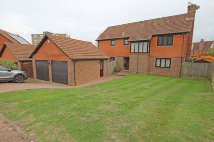 Saffrons Park, Eastbourne, BN21 7UX