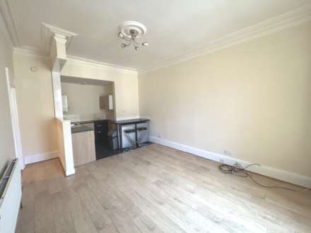 Crossflat Crescent, Paisley, Image 3