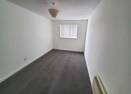 McLean Place, Paisley, Image 4