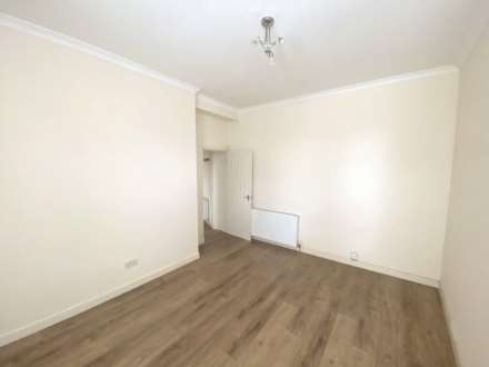 Wilson Street, Renfrew, Image 3