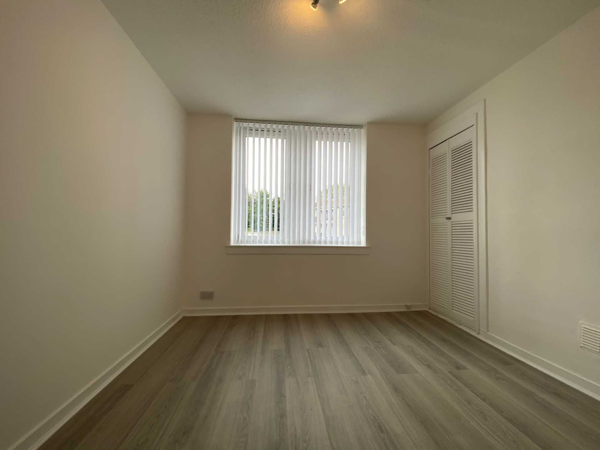 Thornhill, Johnstone, Image 4