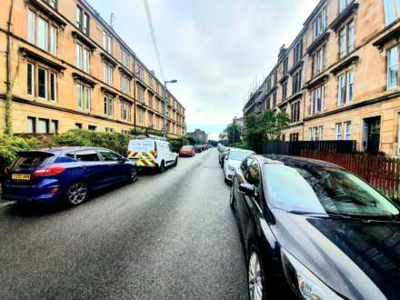 2 Bedroom Flat, Roslea Dr, Glasgow