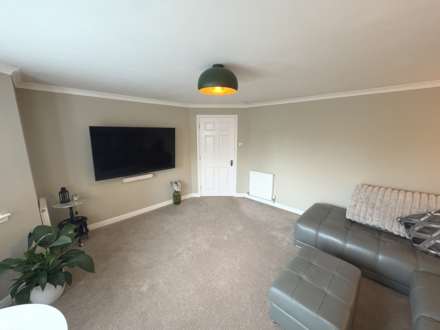 Highgrove Court, Renfrew, Image 4