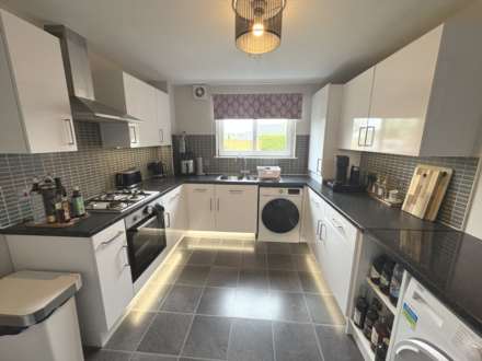 Highgrove Court, Renfrew, Image 5