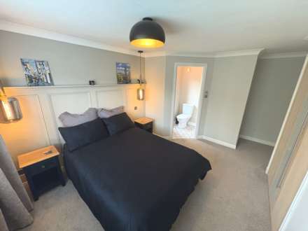 Highgrove Court, Renfrew, Image 8