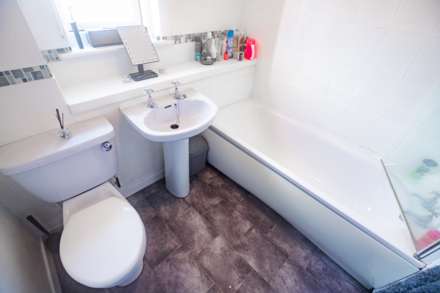Whitesbridge Avenue, Paisley, PA3, Image 12