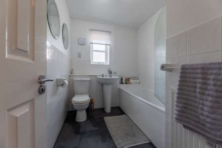 Kirklands, Renfrew, PA4, Image 16