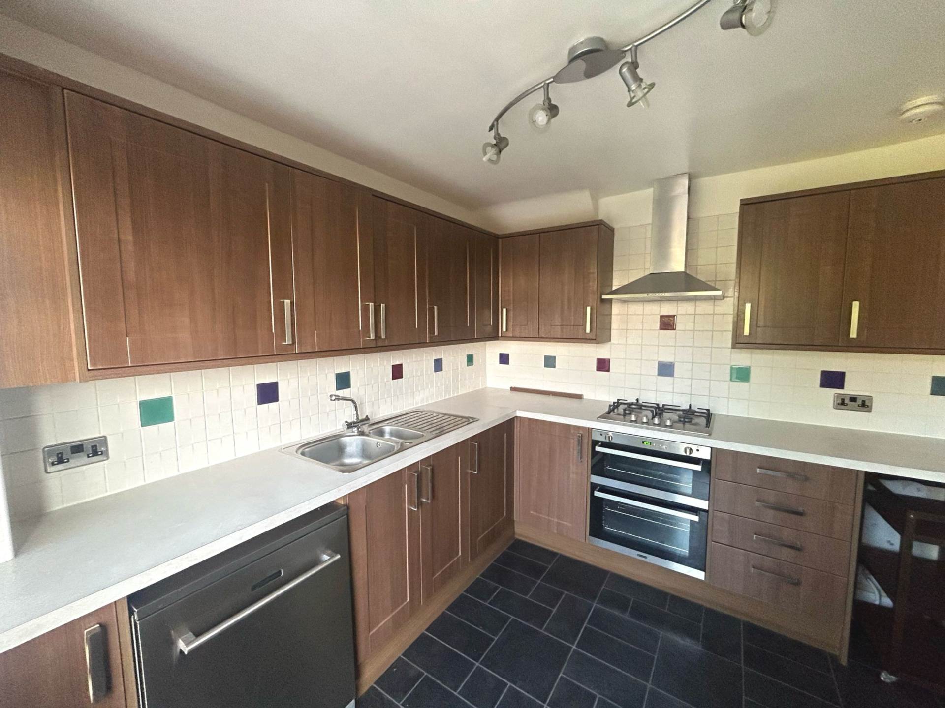 Leander Crescent, Renfrew, Image 4