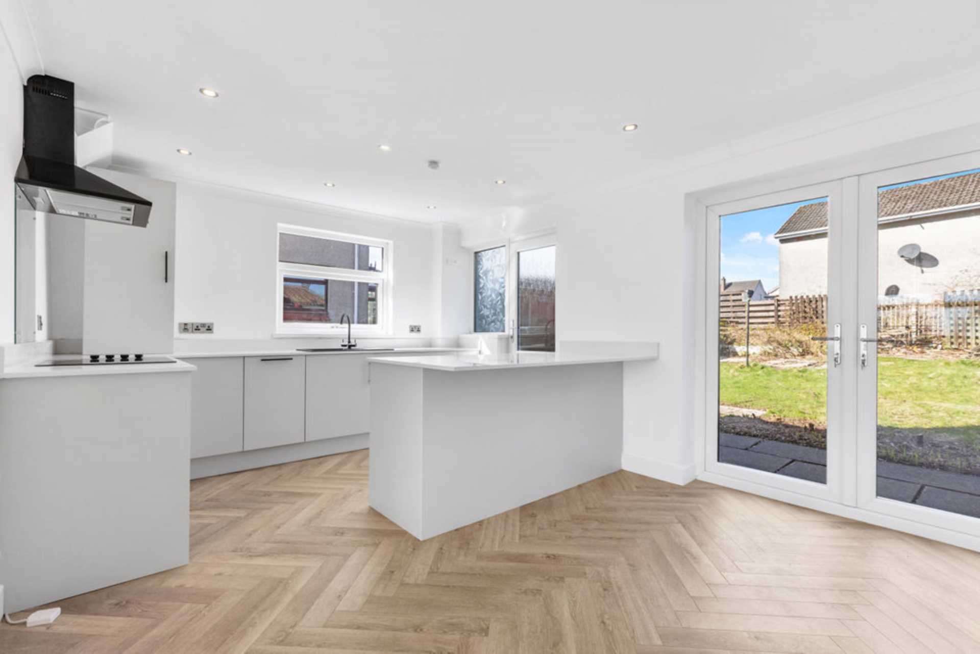 6 Newton Road, Bishopton, Image 2
