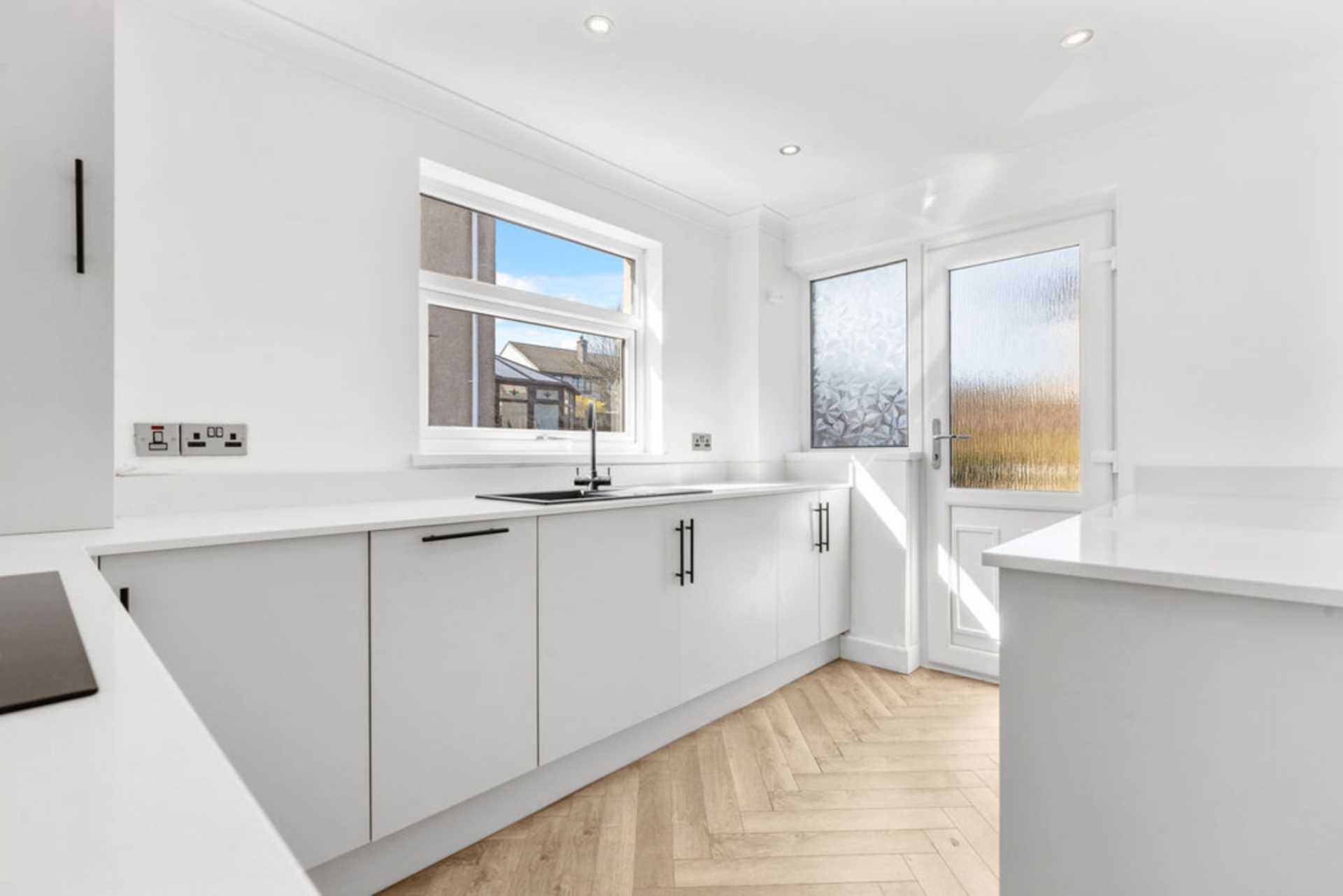 6 Newton Road, Bishopton, Image 5