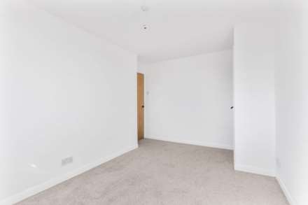 6 Newton Road, Bishopton, Image 13