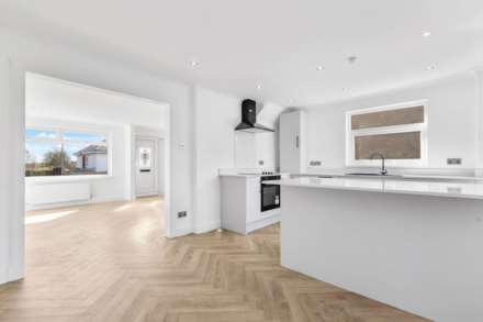 6 Newton Road, Bishopton, Image 4