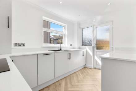 6 Newton Road, Bishopton, Image 5