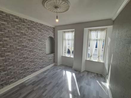 G/R    Maxwellton Street, Paisley, Image 2