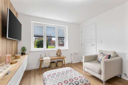 Lapwing Road, Renfrew, PA4, Image 2