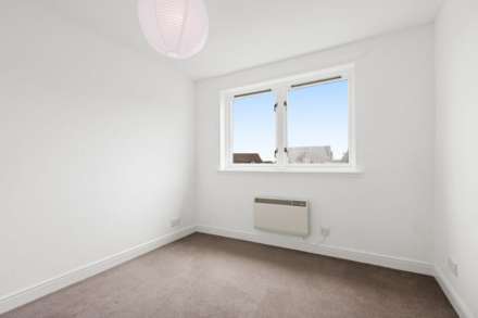 1J St Annes Wynd, Erskine, Image 11