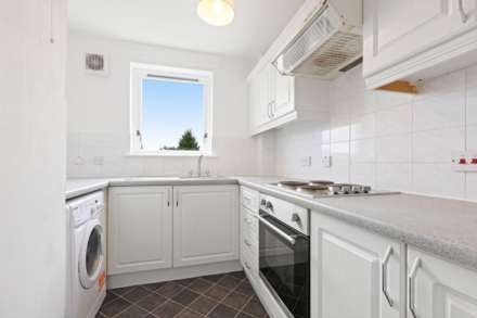 1J St Annes Wynd, Erskine, Image 2