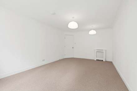 1J St Annes Wynd, Erskine, Image 7