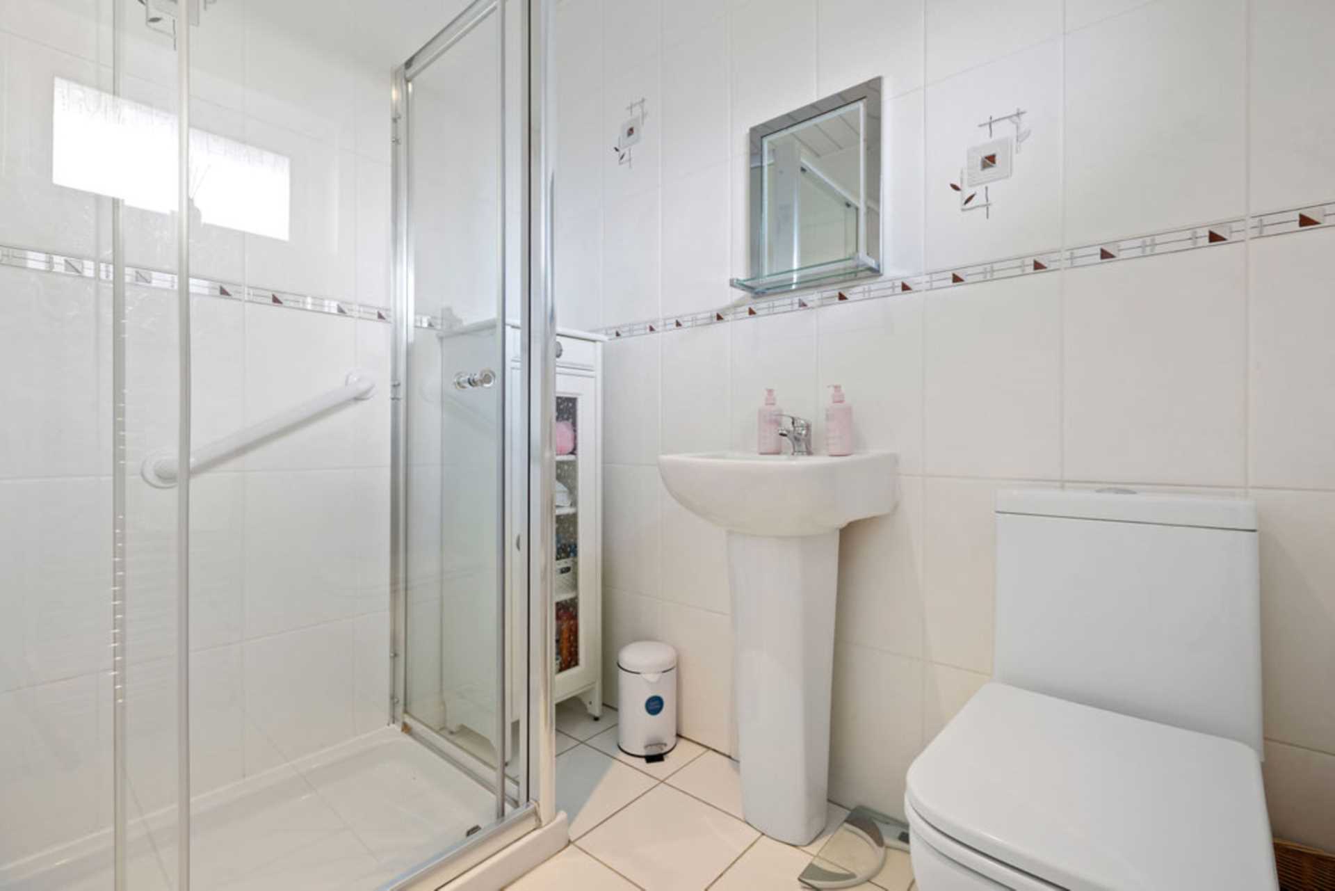 24 Fern Avenue, Erskine, Image 11