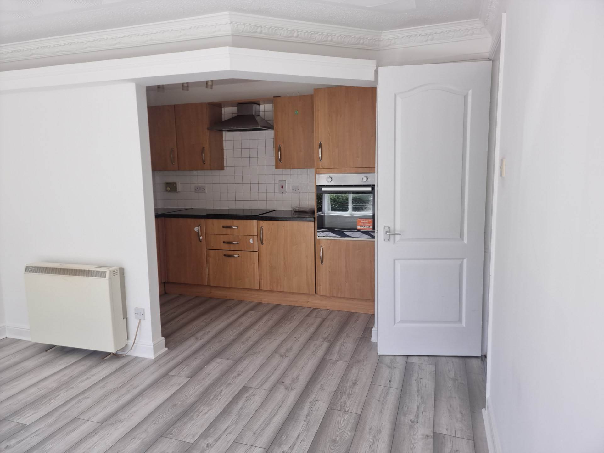 Hughenden Lane, Glasgow, Image 4