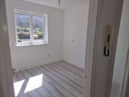 Hughenden Lane, Glasgow, Image 5