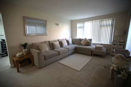 Property For Sale Renishaw Drive, Leicester
