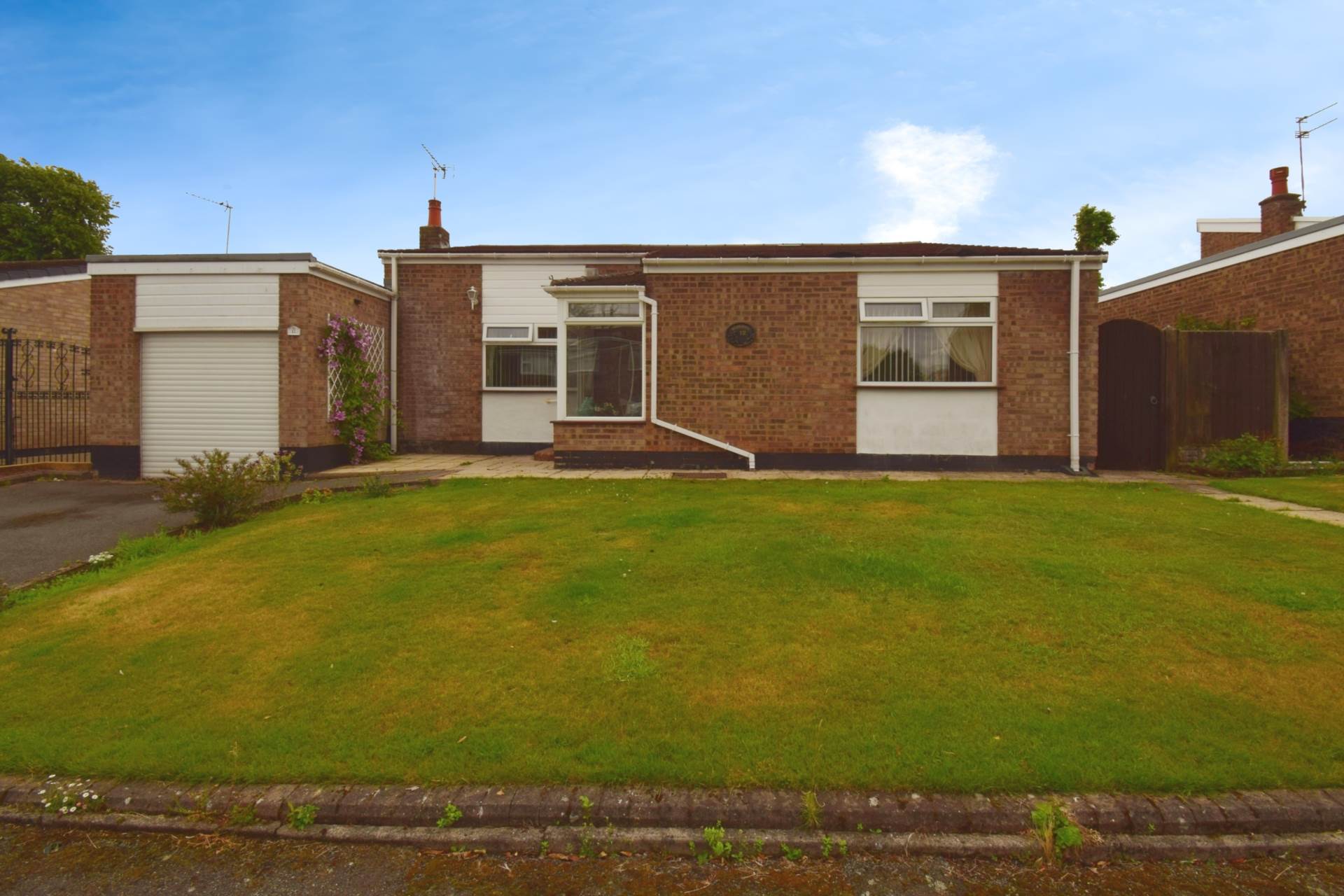 Oakridge Close, Spital, Image 1