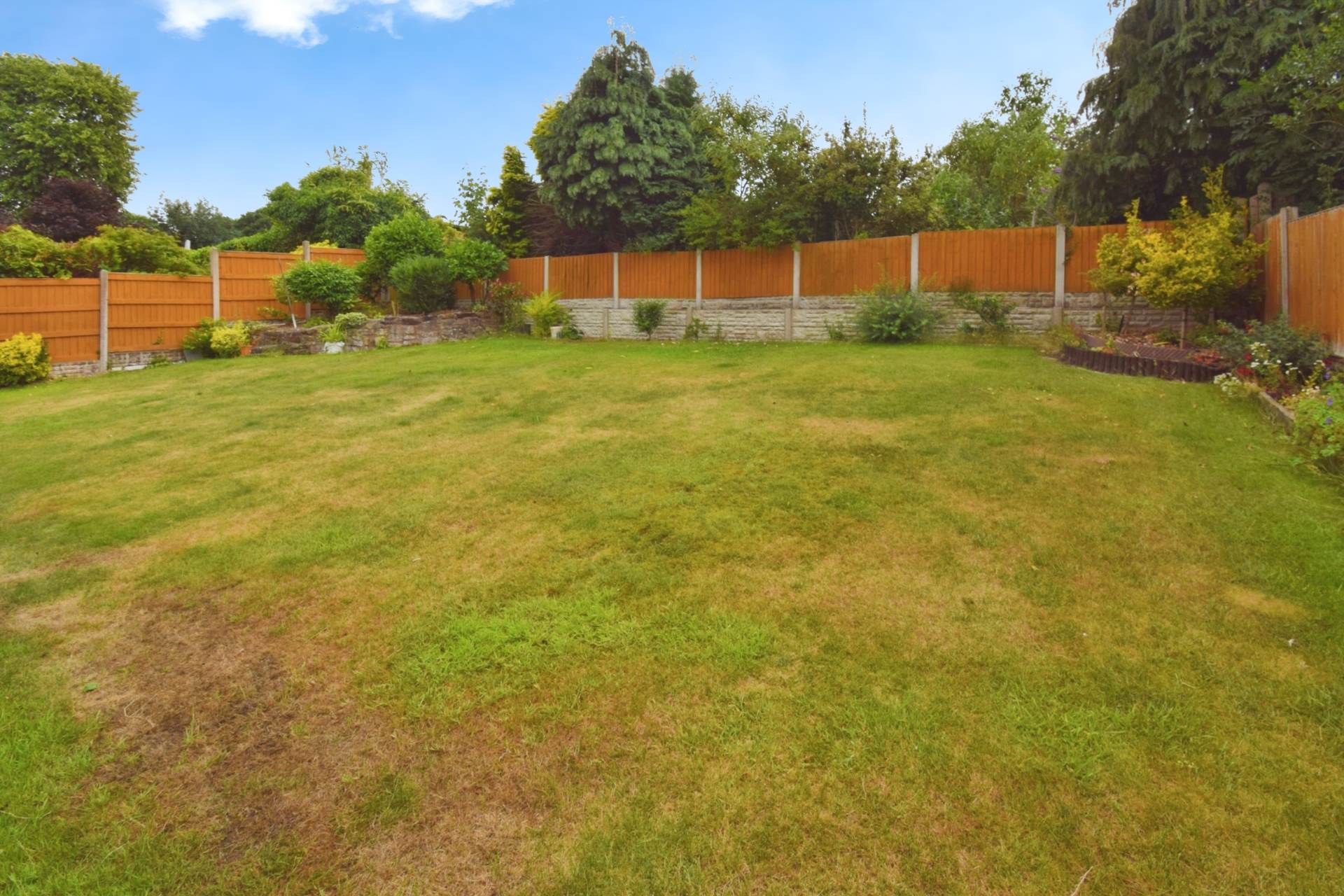 Oakridge Close, Spital, Image 19
