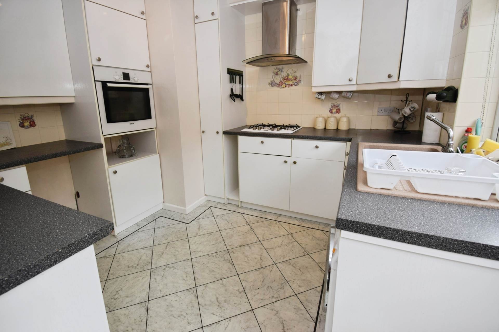 Oakridge Close, Spital, Image 3