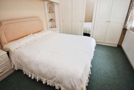 Oakridge Close, Spital, Image 14