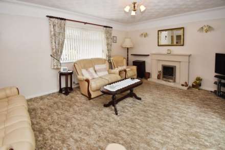 Oakridge Close, Spital, Image 7