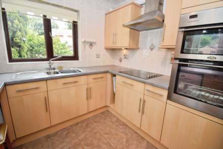 Curwell Close, Spital, Image 11