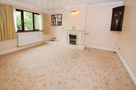 Curwell Close, Spital, Image 2