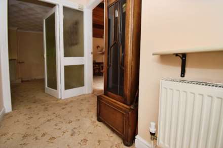 Curwell Close, Spital, Image 5