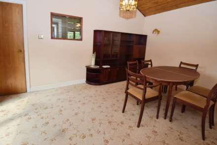 Curwell Close, Spital, Image 9