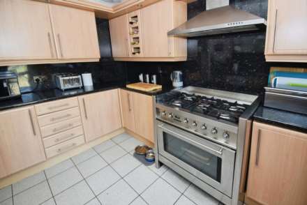 Ford Way, Upton, Image 9