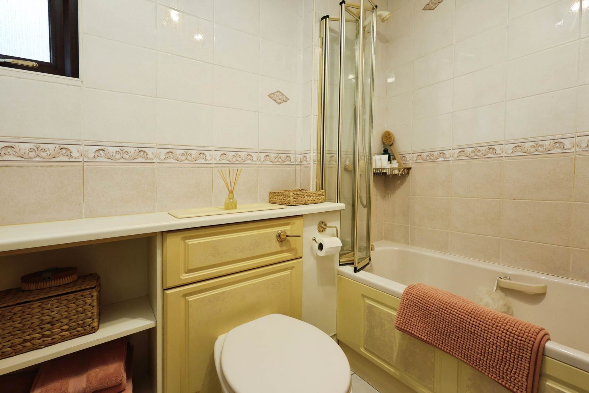 Dibbinview Grove, Spital, Image 20