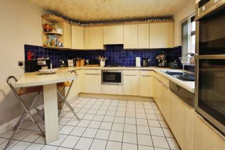 Dibbinview Grove, Spital, Image 11