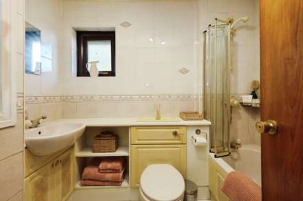 Dibbinview Grove, Spital, Image 21