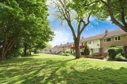 Baildon Green, Little Sutton, Image 13