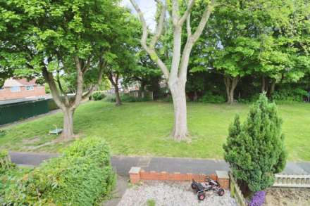 Baildon Green, Little Sutton, Image 15