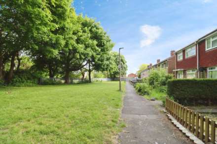 Baildon Green, Little Sutton, Image 16