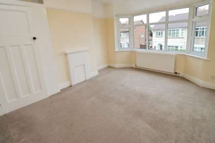 Rolleston Drive, Bebington, Image 10