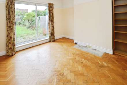Rolleston Drive, Bebington, Image 3